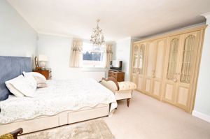 Ground floor en-suite bedroom- click for photo gallery